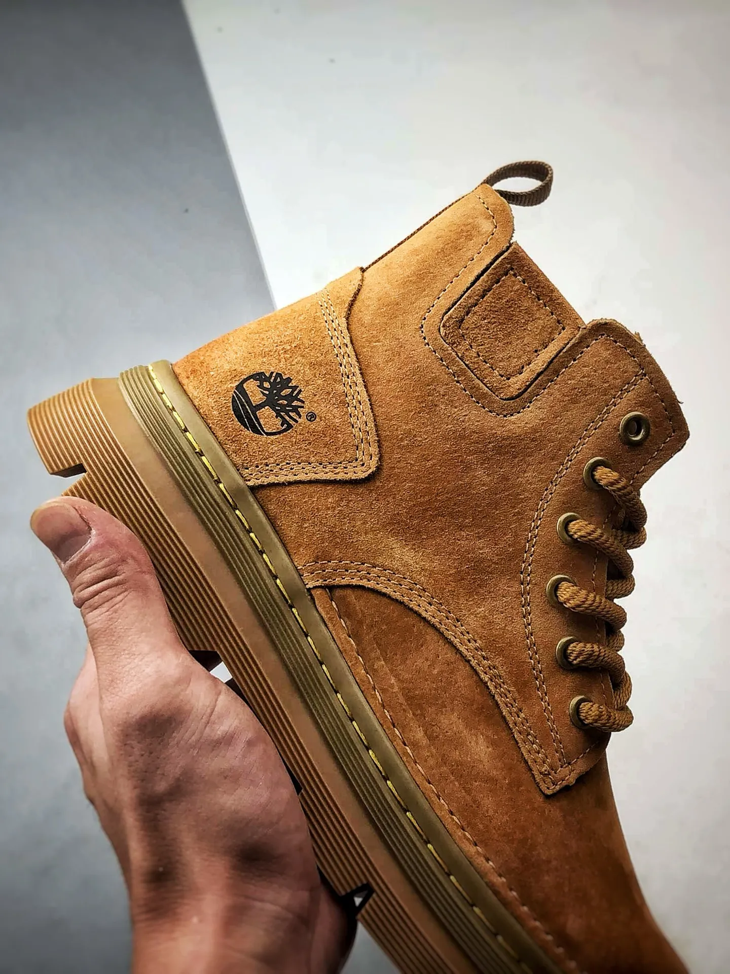 💰440 Timberland Timberland/Timberland 25 new autumn and winter new style classic outdoor casual rhubarb boots, Guangdong factory quality, original box and original packaging. The fabric is made of Italian 🇮🇹 top-grade frosted fine-grained cowhide with anti-odor and anti-corrosion genuine leather latex insoles to give you a perfect wearing experience. High-quality and durable, a must-have for sportsmen. Specially designed to treat those who are not handsome. High-quality and first-class foot feel. Item No.: TB99350 Size: 39 40 41 42 43 44 (standard code)